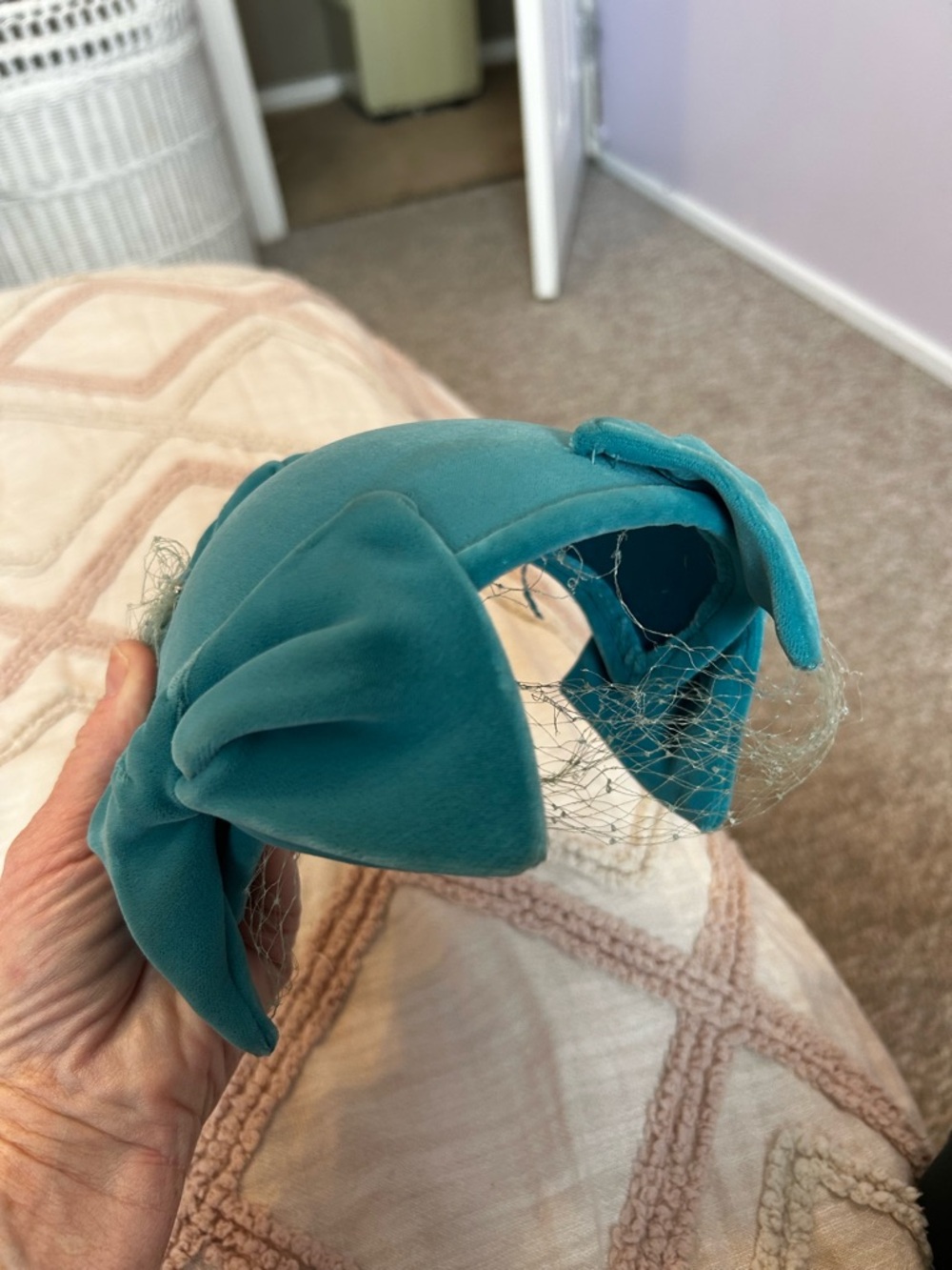 Vintage teal blue velvet hat